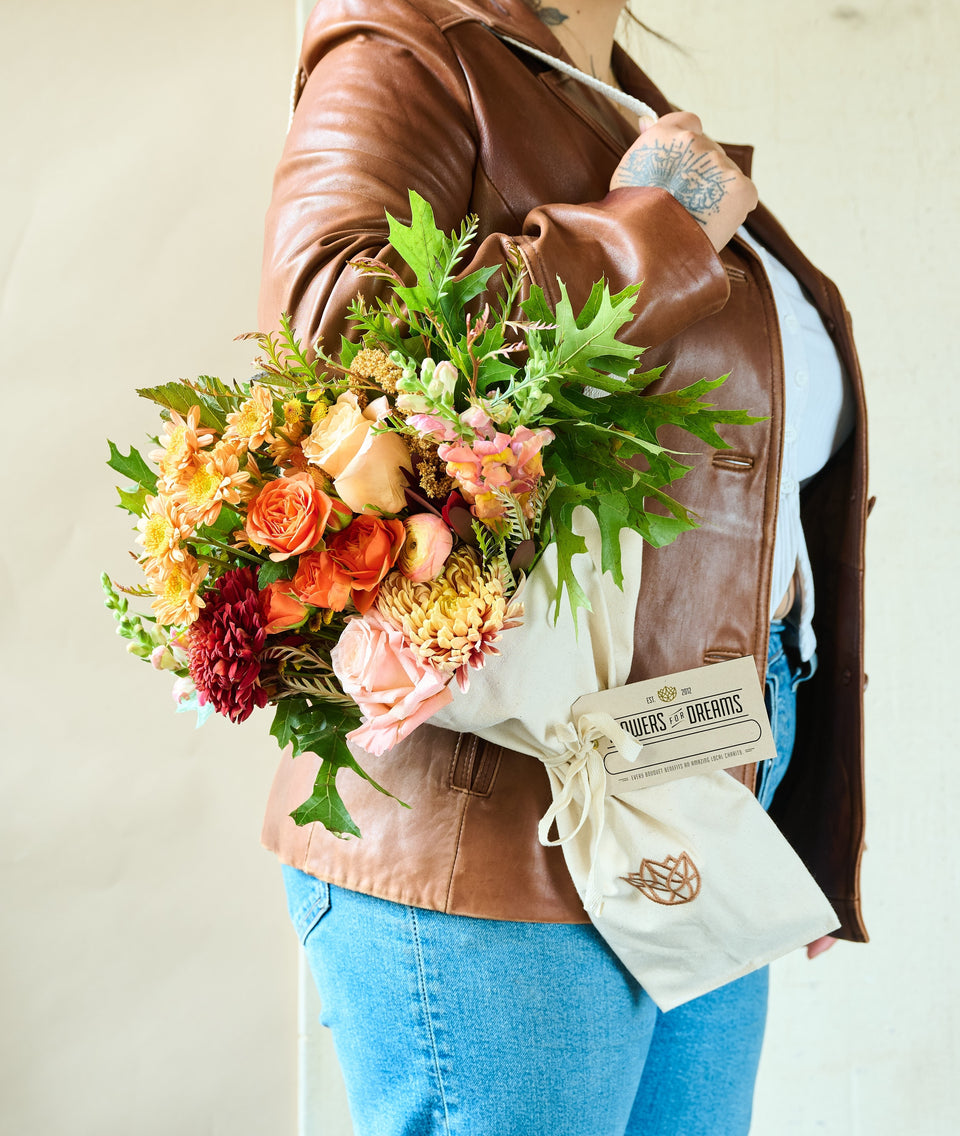 Send our Autumn bouquet of flowers to someone