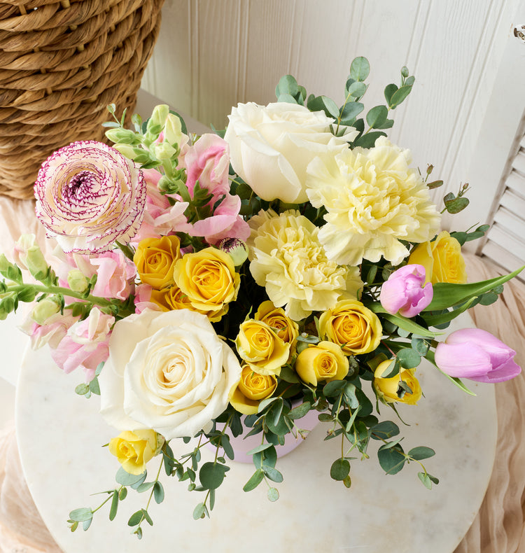 Medium Daylight arrangement in a decorative vase