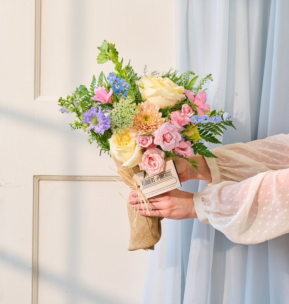 Send our Spring bouquet of flowers to someone